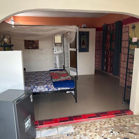 Chez Sofia Hotel Сент Луис Екстериор снимка