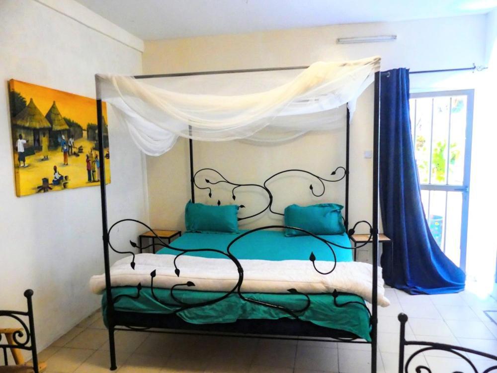 Chez Sofia Hotel Сент Луис Екстериор снимка
