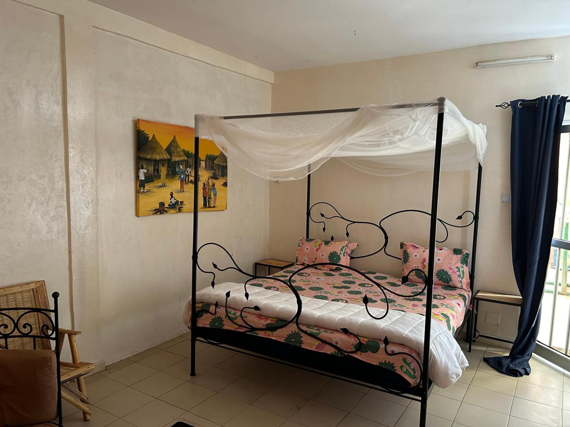 Chez Sofia Hotel Сент Луис Екстериор снимка
