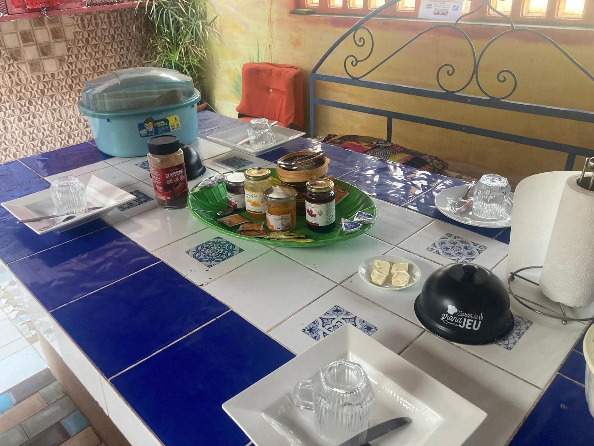 Chez Sofia Hotel Сент Луис Екстериор снимка